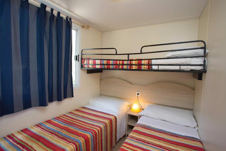 Вилла Chiclana Mobile House - Piscina , Wi-Fi, Relax Чиклана-де-ла-Фронтера Экстерьер фото